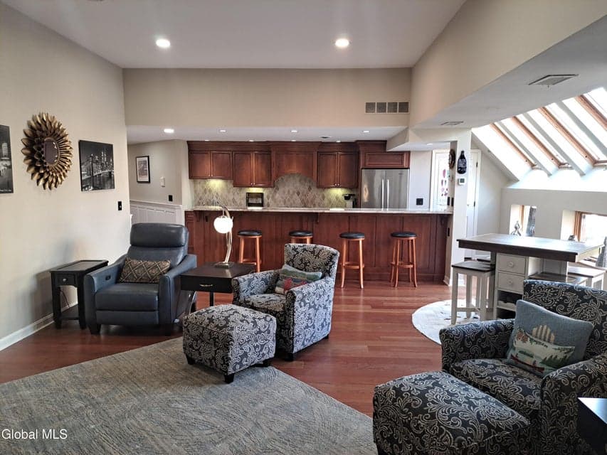 106 Spring St Street, photo 5