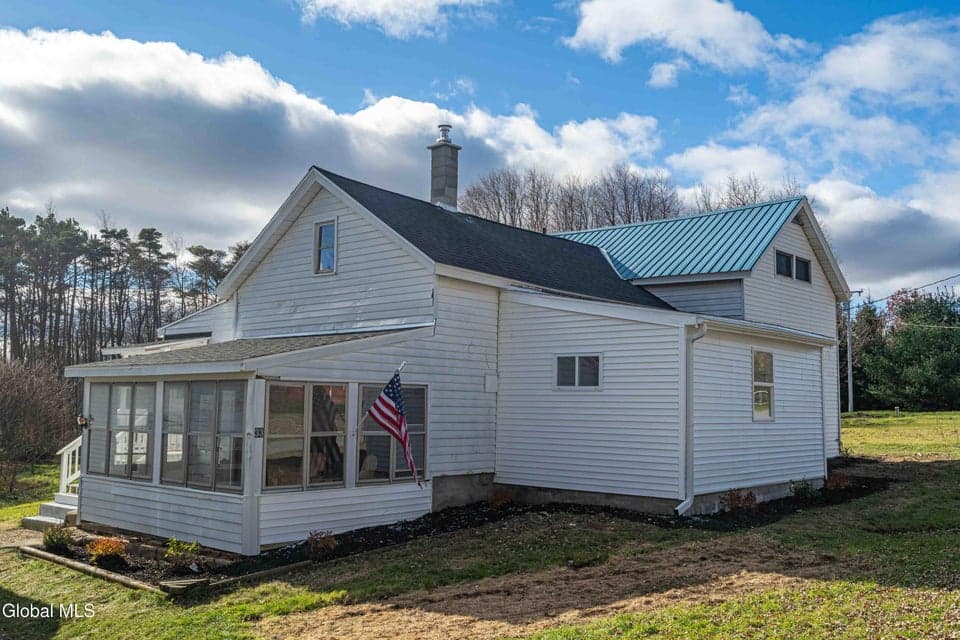33 Western Avenue, photo 1