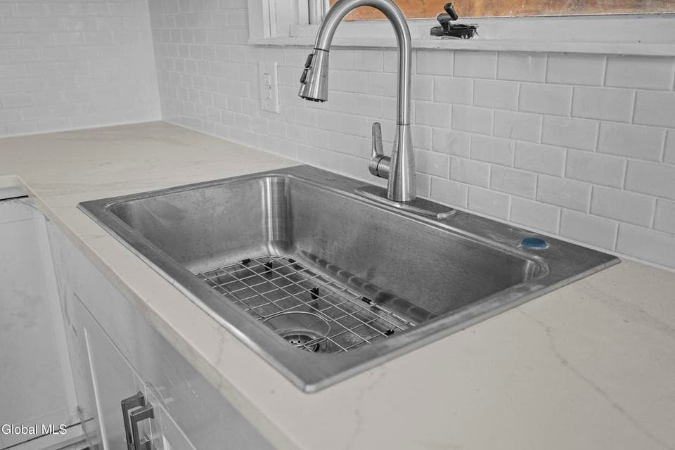 33 Western Avenue, photo 5