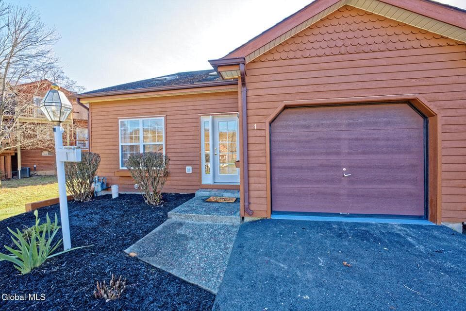 1 Tracey Court, photo 1