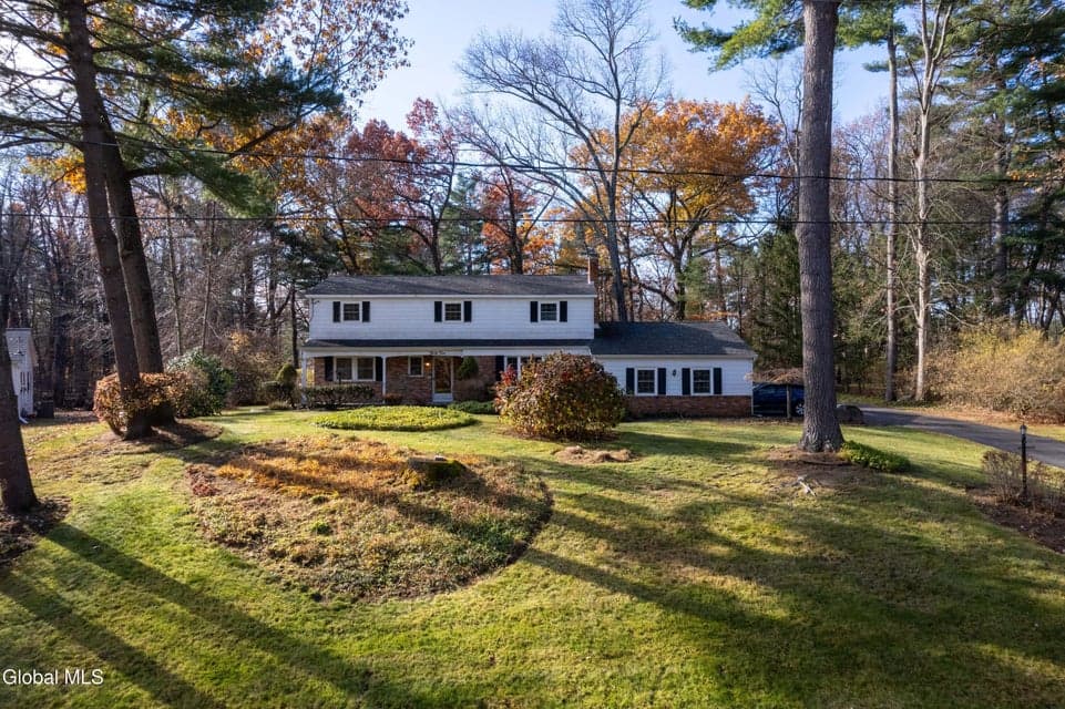 34 Sweetbrier Drive, photo 3
