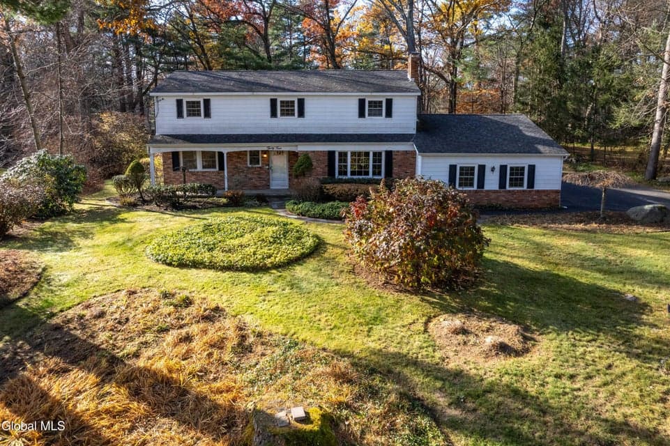 34 Sweetbrier Drive, photo 2