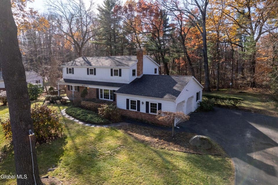 34 Sweetbrier Drive, photo 1