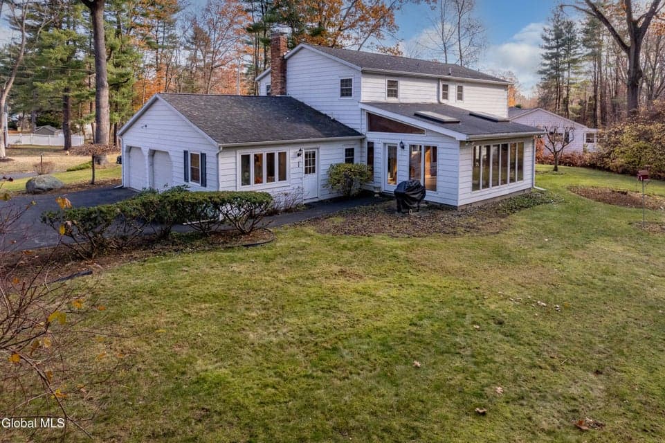 34 Sweetbrier Drive, photo 5