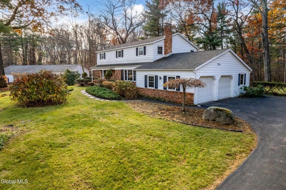 34 Sweetbrier Drive, photo 4