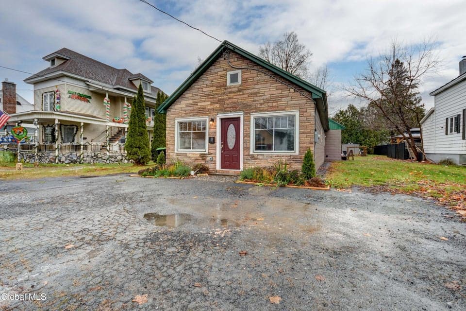 51 Columbia Street, photo 2
