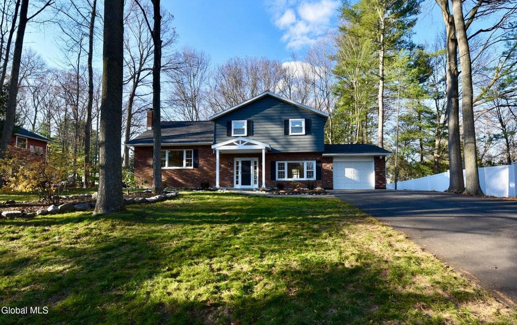 871 Maxwell Drive, photo 1