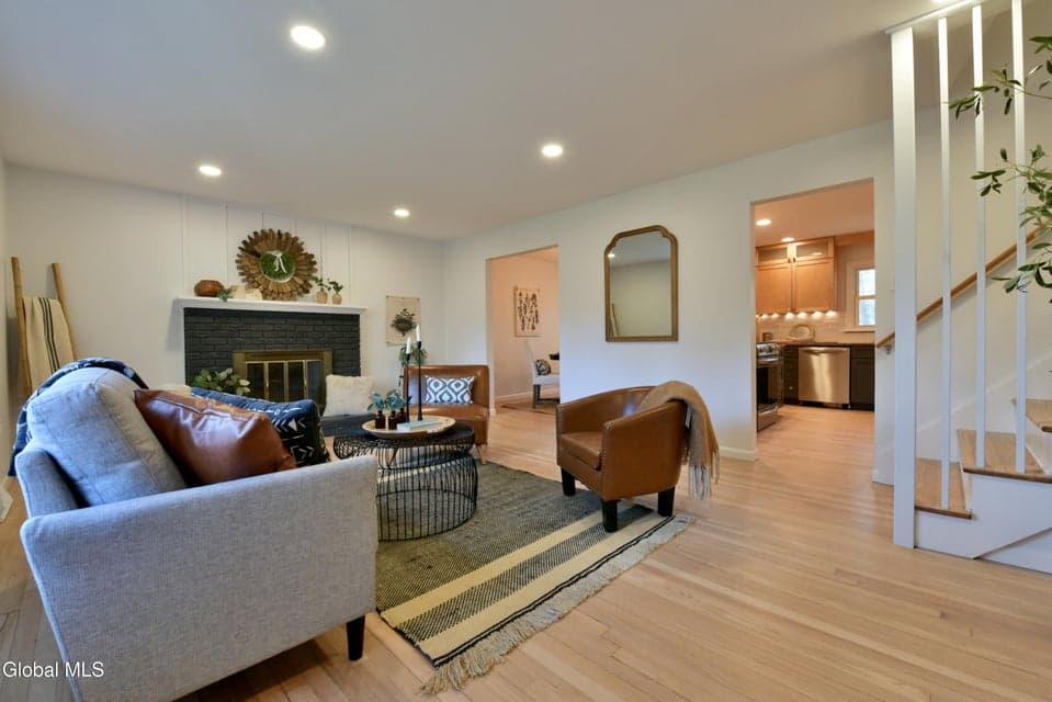 871 Maxwell Drive, photo 4