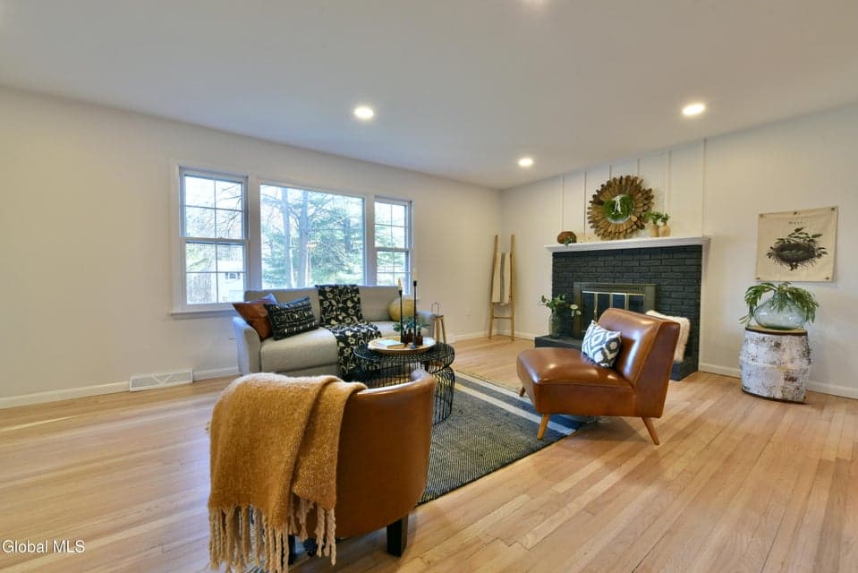 871 Maxwell Drive, photo 5
