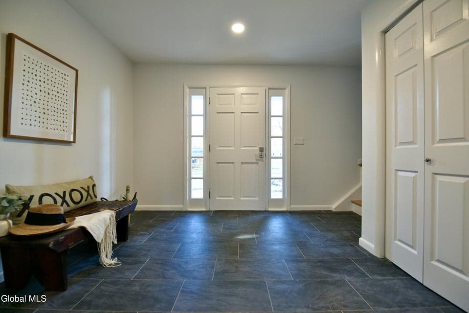 871 Maxwell Drive, photo 2