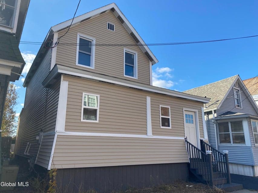 1084 Webster Street, photo 2