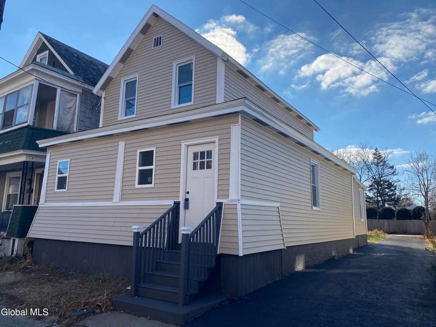 1084 Webster Street, photo 3