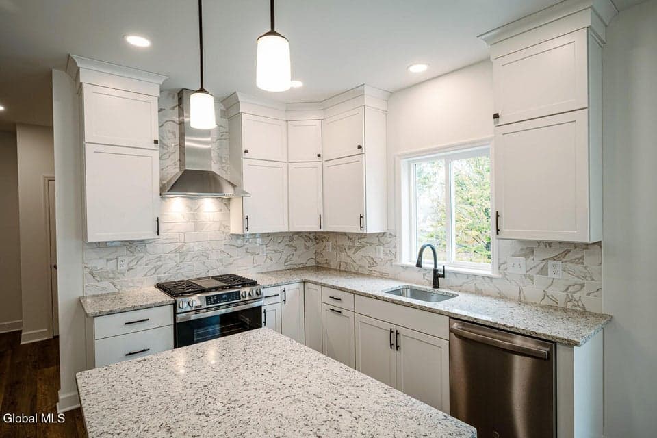 8 Seville Way, Bethlehem, NY 12158, photo 2