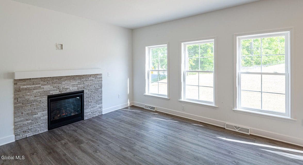 8 Seville Way, Bethlehem, NY 12158, photo 5