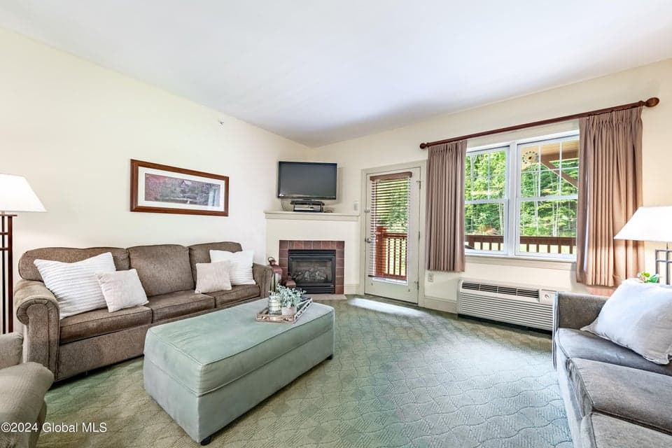 62 Liftside Drive, photo 2