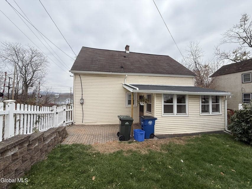 6 Spring Street, photo 3
