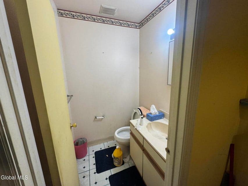 128 S Pearl Street, photo 3