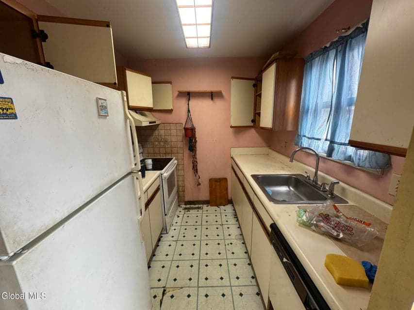 128 S Pearl Street, photo 2