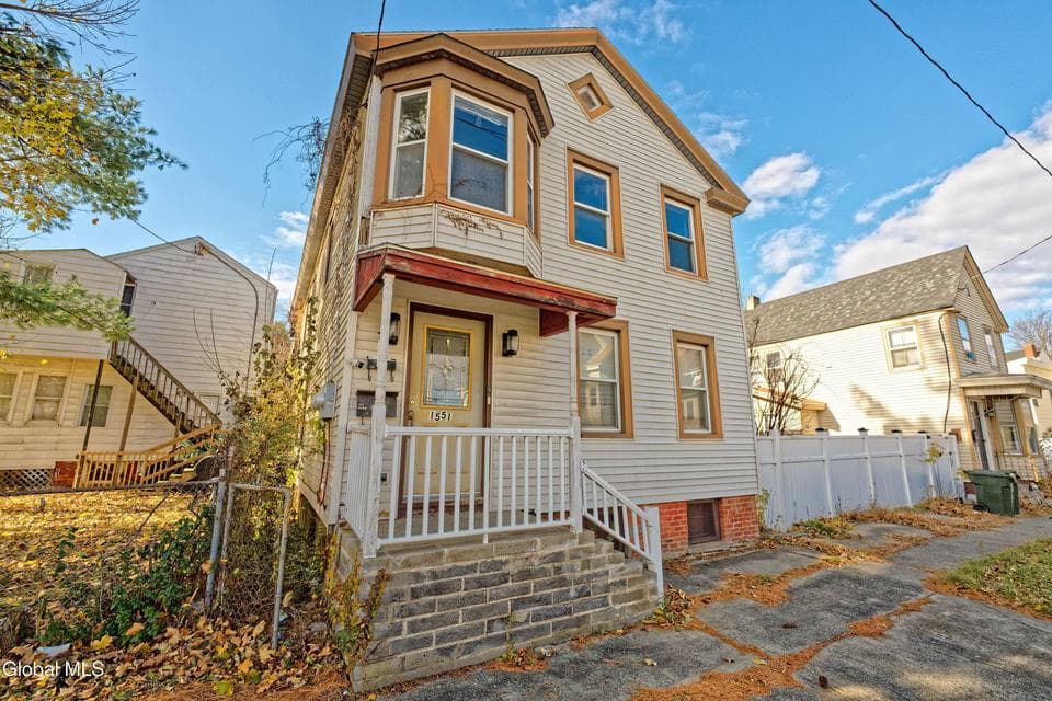 1551 4th Avenue, photo 3