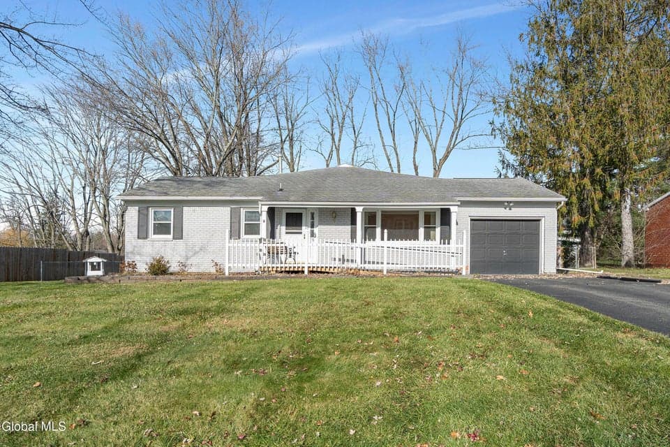 36 Bloomingdale Avenue, photo 1