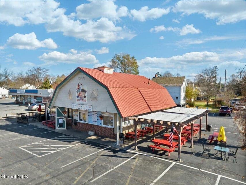 75 Saratoga Avenue, photo 1