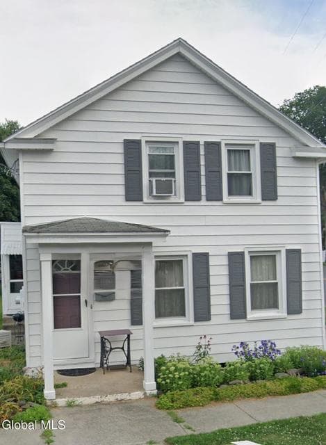 32 7th Street