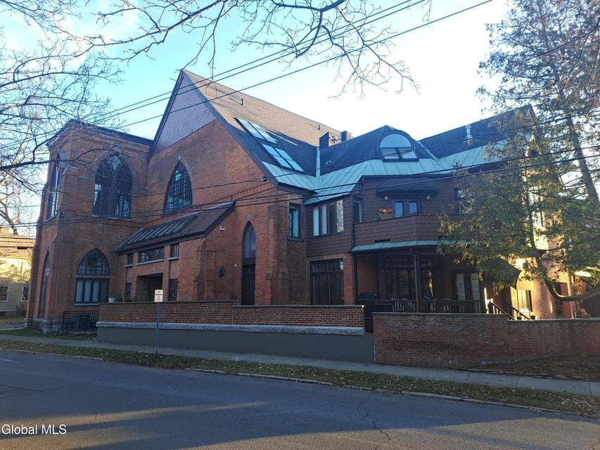 106 Spring St Street, photo 1