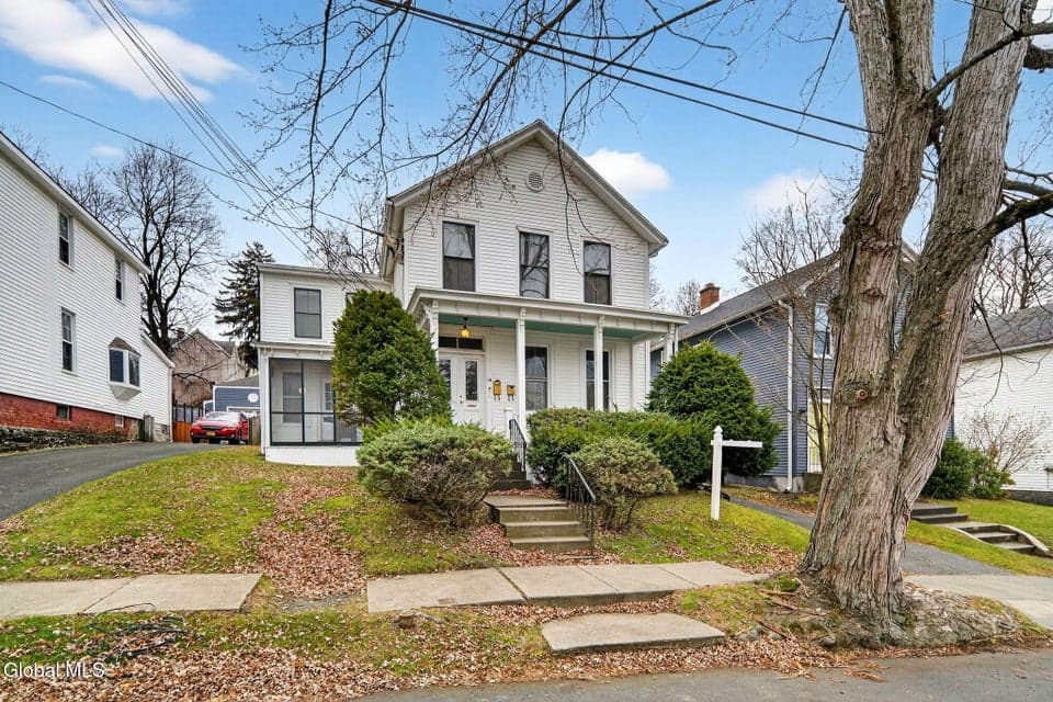 116 Maple Avenue, photo 2
