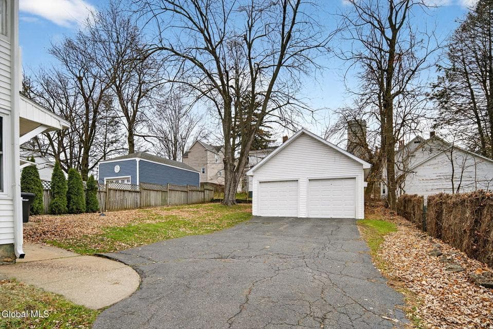 116 Maple Avenue, photo 5