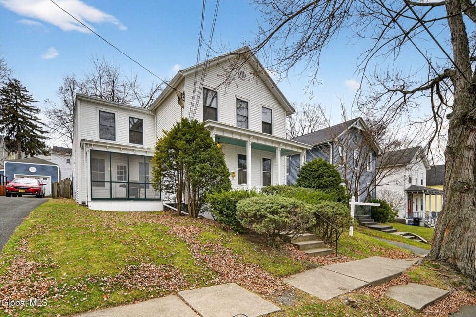 116 Maple Avenue, photo 1