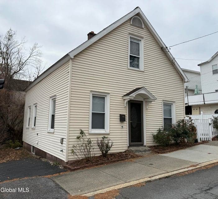6 Spring Street, photo 2