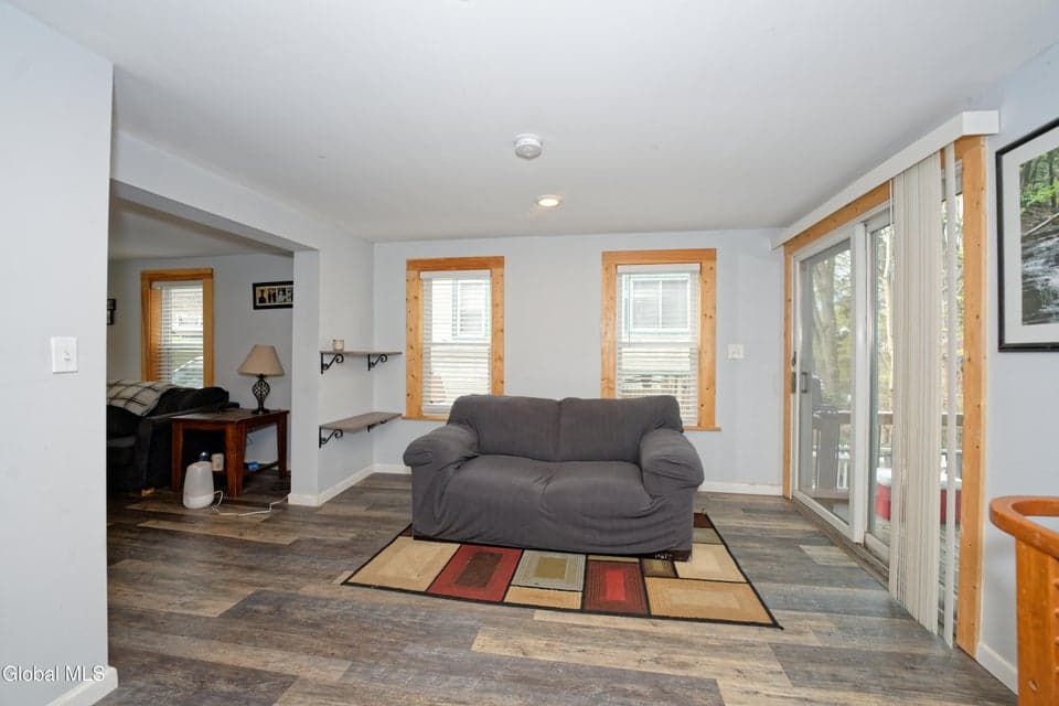 941 6th St Street, photo 5