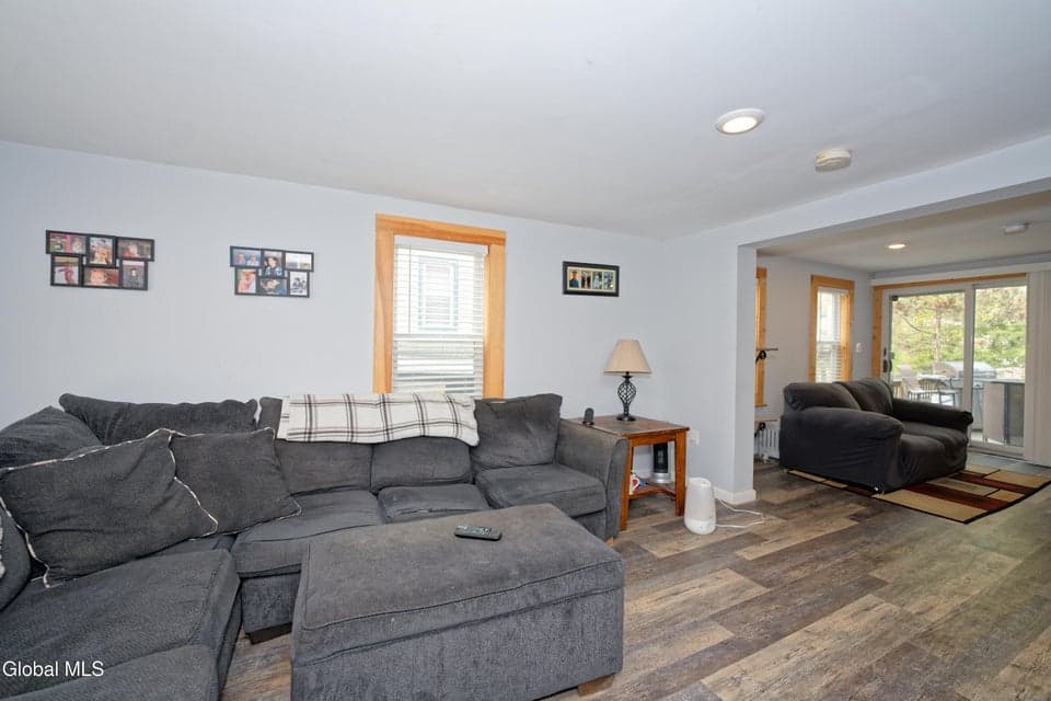 941 6th St Street, photo 3