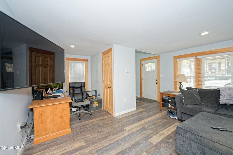 941 6th St Street, photo 4