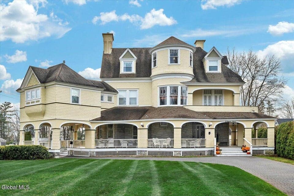 2 Clement Avenue, photo 1