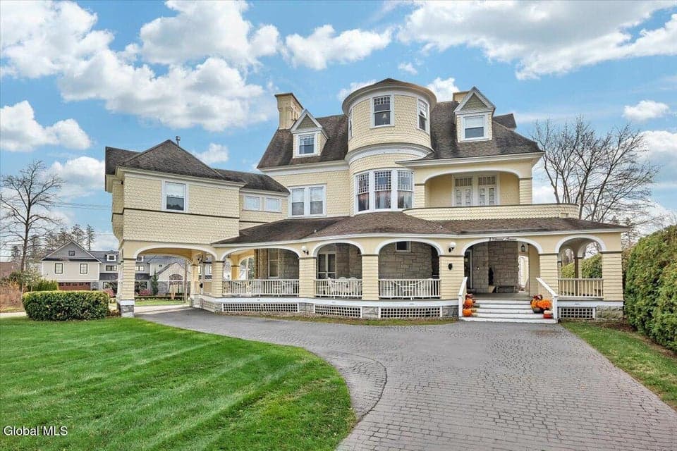 2 Clement Avenue, photo 2