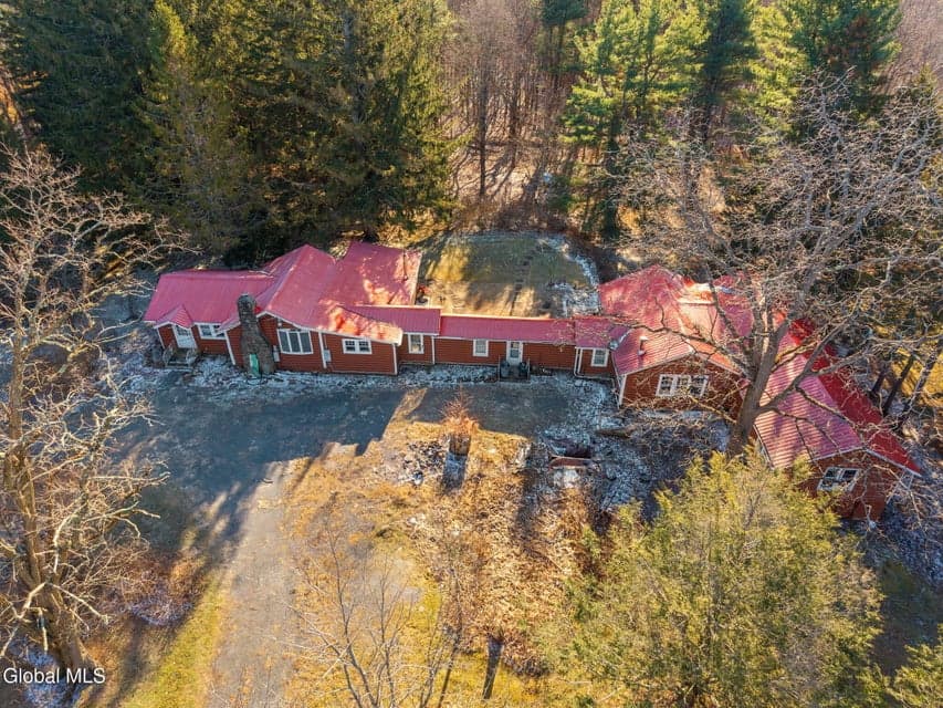 403 Blueberry Hill Road, photo 1