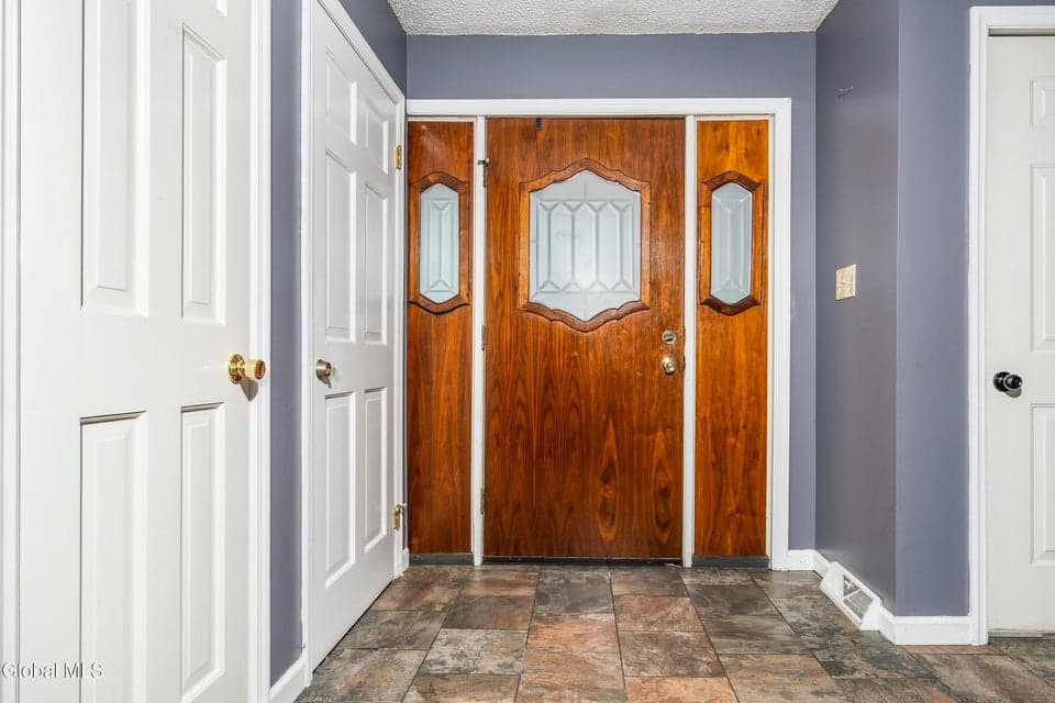 722 Feura Bush Road, photo 3