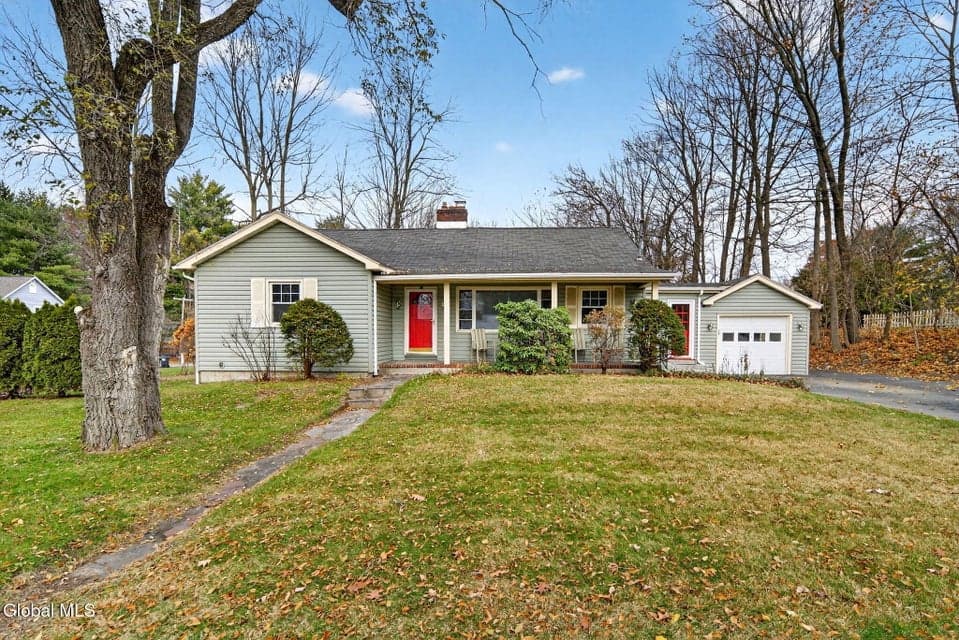 2965 Hillcrest Road, photo 1