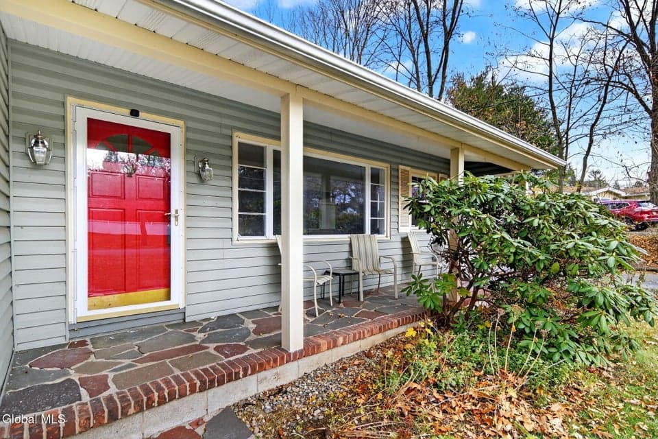 2965 Hillcrest Road, photo 2