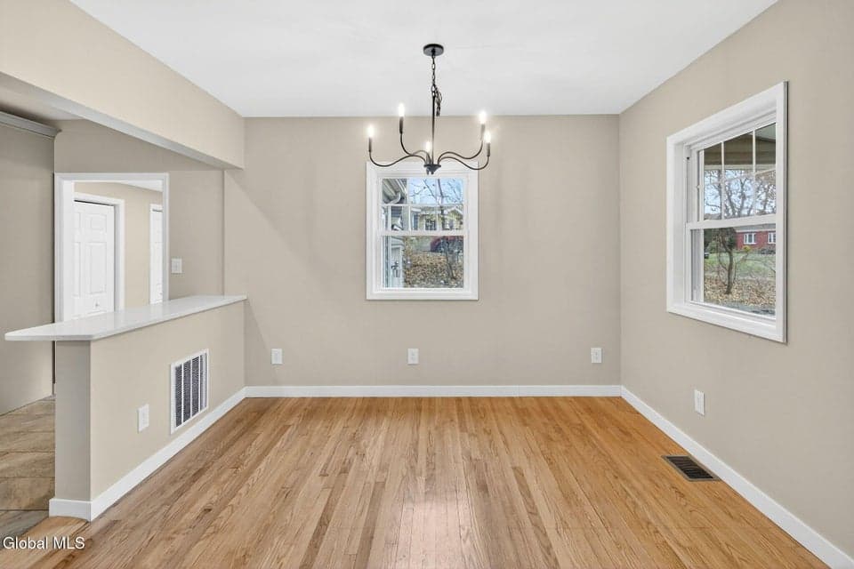 2965 Hillcrest Road, photo 3