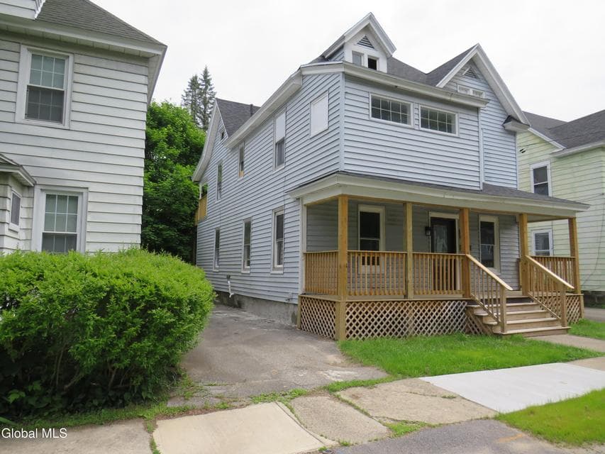 132 West Street, photo 1