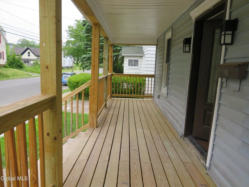 132 West Street, photo 4