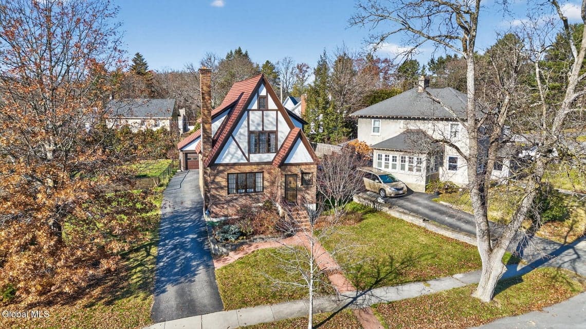14 Coolidge Road, photo 1
