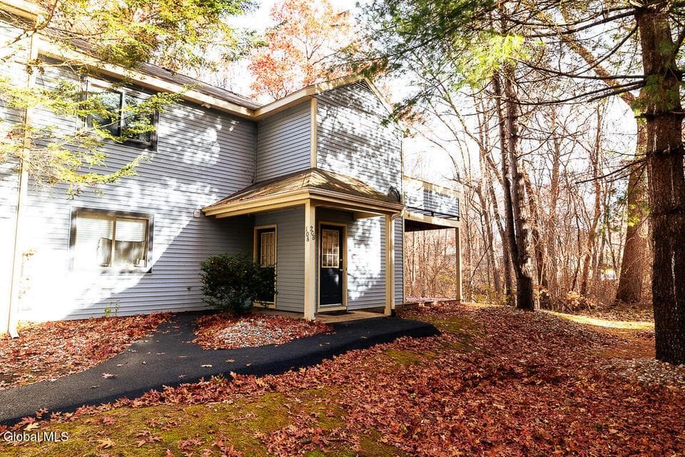 208 Yorktown Drive, photo 1