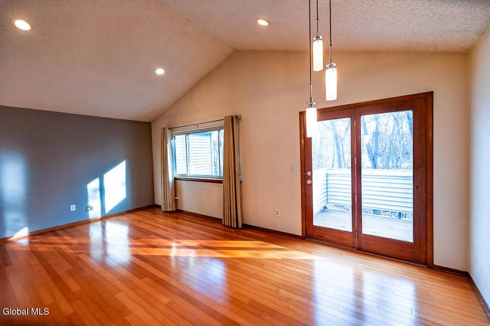 208 Yorktown Drive, photo 3