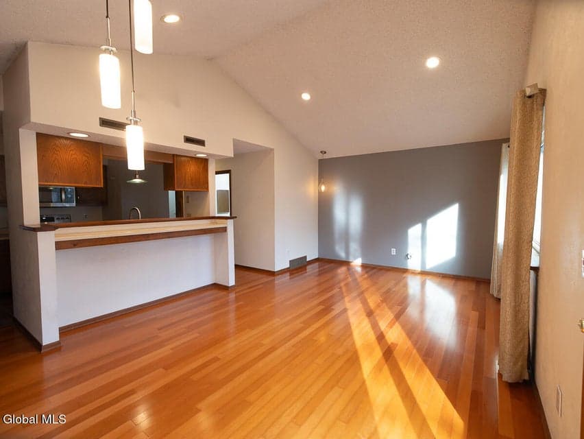 208 Yorktown Drive, photo 4