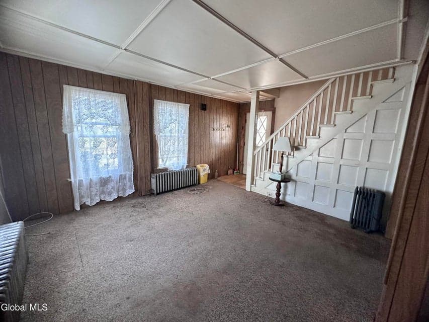 332 Center Street, photo 2