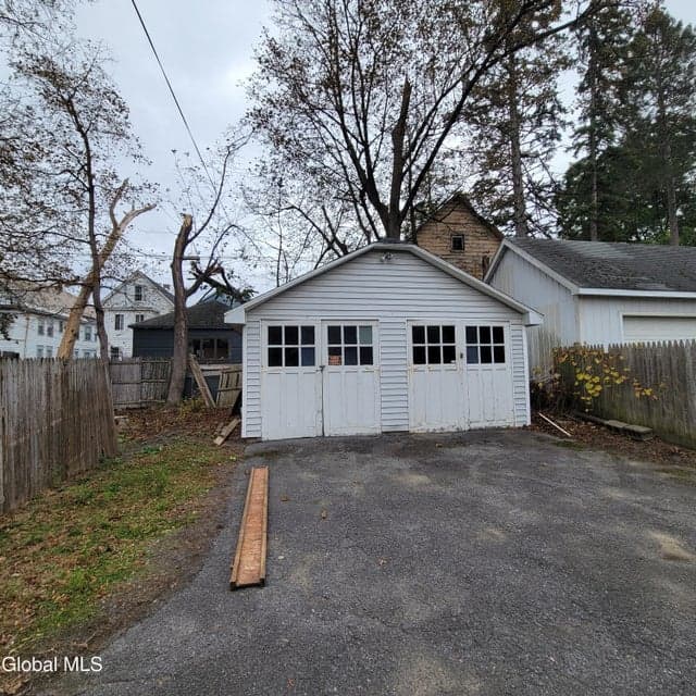 938 Park Avenue, photo 2