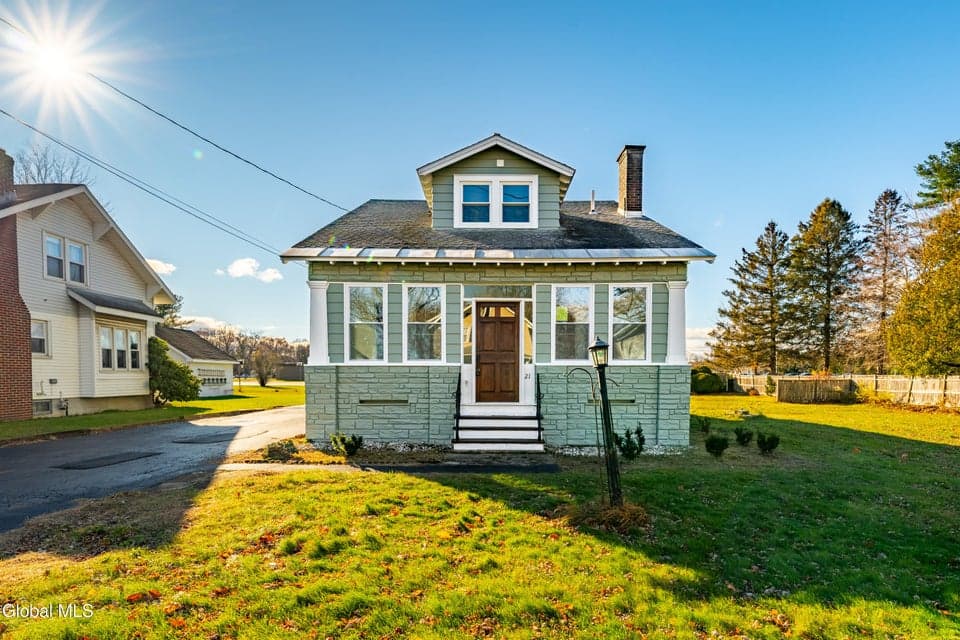 21 Magee Drive, photo 1